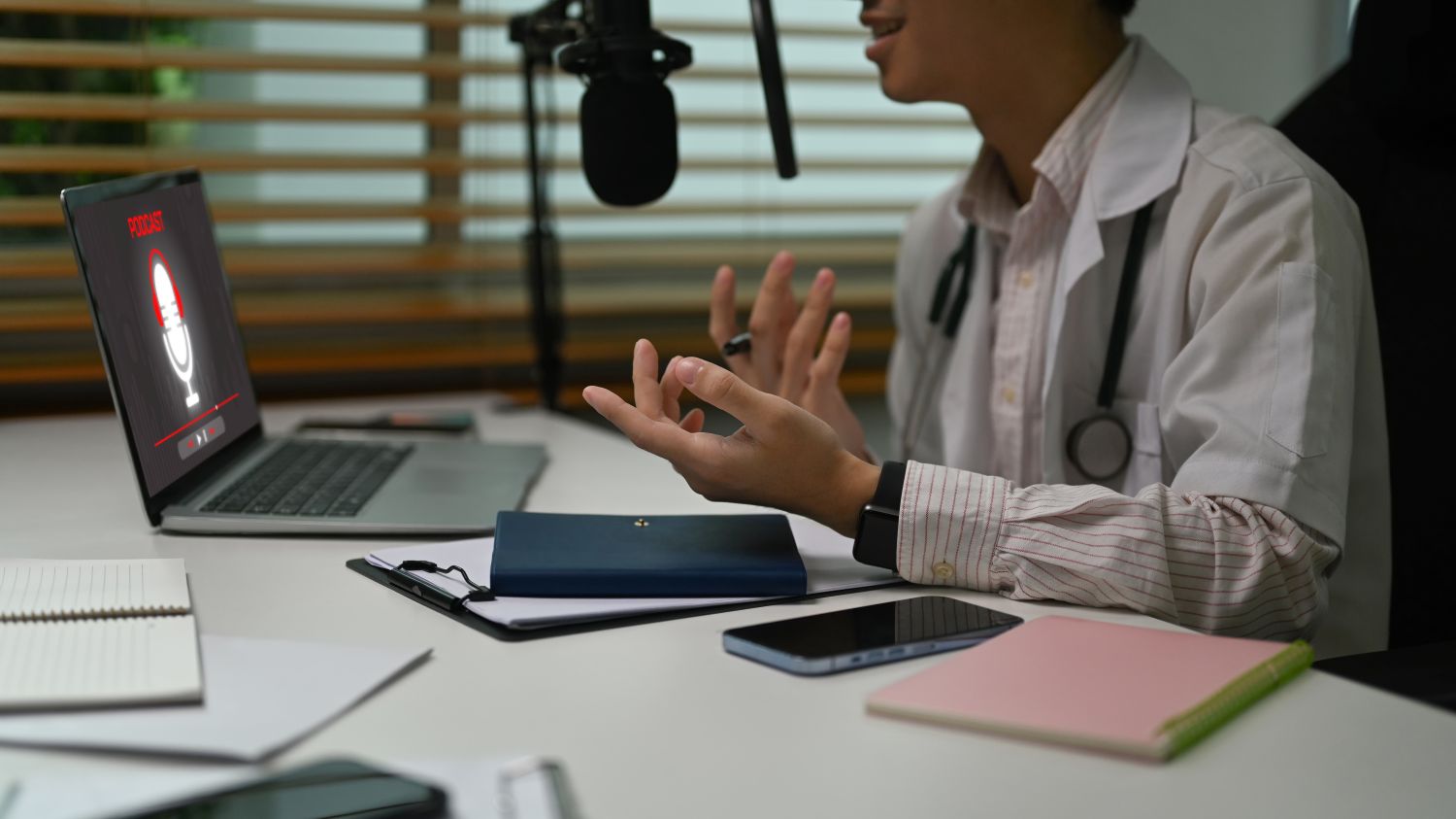 AI assists in analyzing patients' voices remotely.